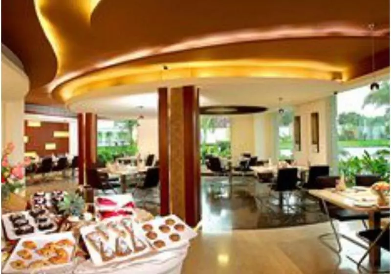 Flora Airport Hotel And Convention Centre Kochi