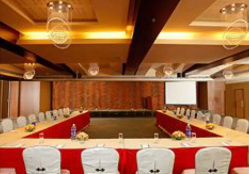 Flora Airport Hotel And Convention Centre Kochi