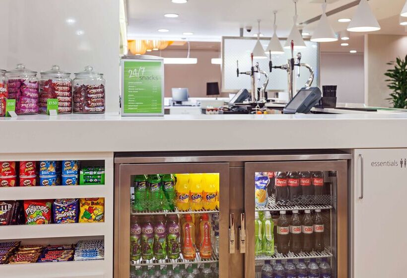 فندق Hampton By Hilton London Gatwick Airport