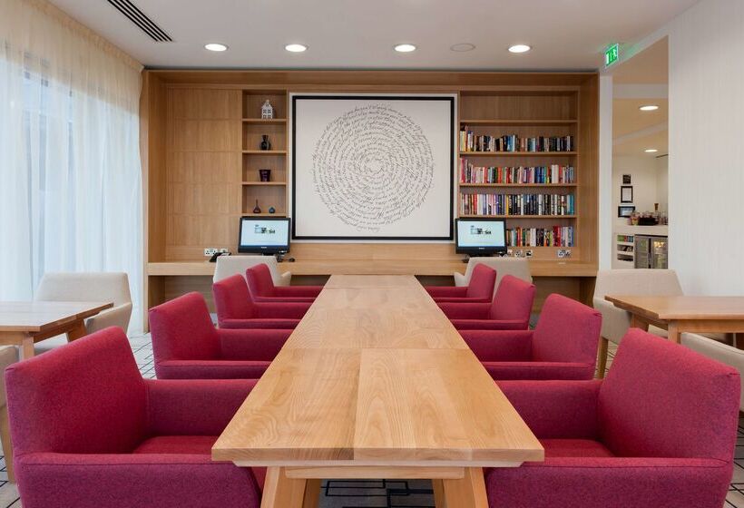 فندق Hampton By Hilton London Gatwick Airport