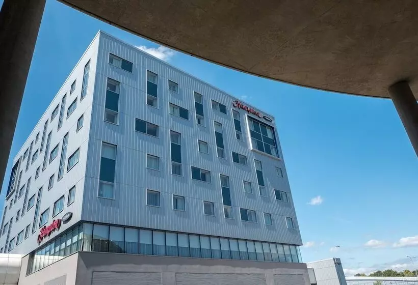 Hotel Hampton By Hilton London Gatwick Airport