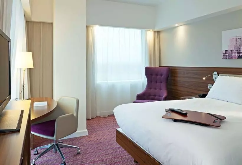 Hotel Hampton By Hilton London Gatwick Airport
