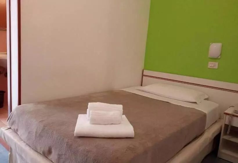 فندق Helios Beach