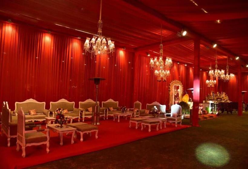 ホテル Park Inn By Radisson Gurgaon Bilaspur