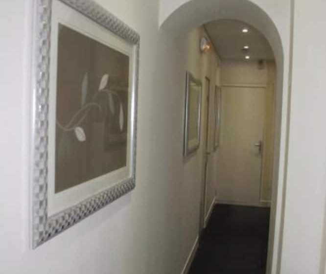 Отель The Originals Du Grand Monarque Nantes Gare