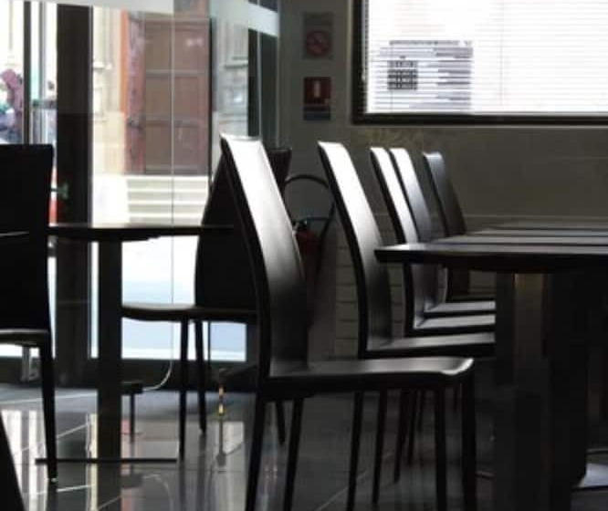 Отель The Originals Du Grand Monarque Nantes Gare