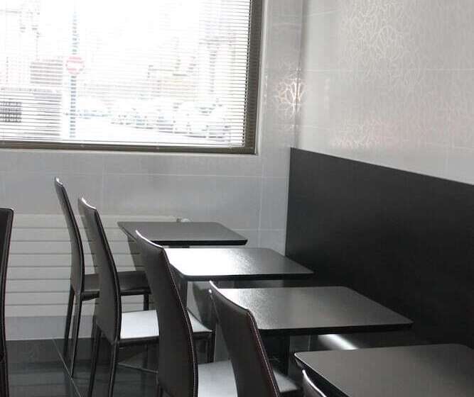 Отель The Originals Du Grand Monarque Nantes Gare