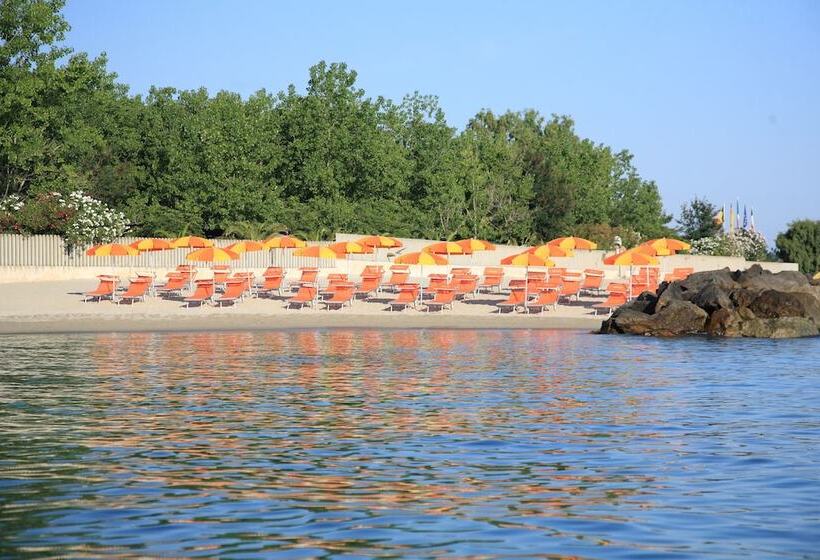 Курорт Baia Di Trainiti