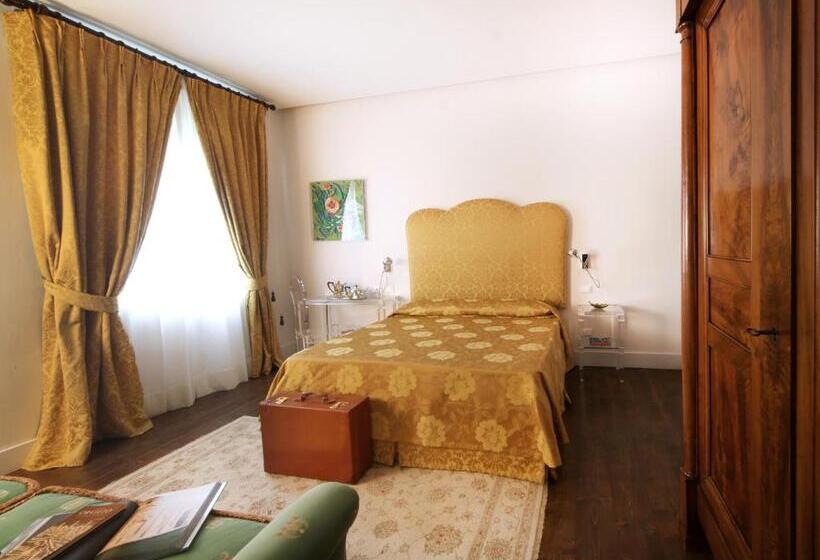 Tenuta Ponziani Griffin S Resort