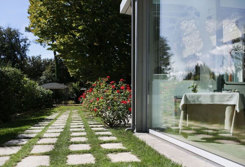 Tenuta Ponziani Griffin S Resort