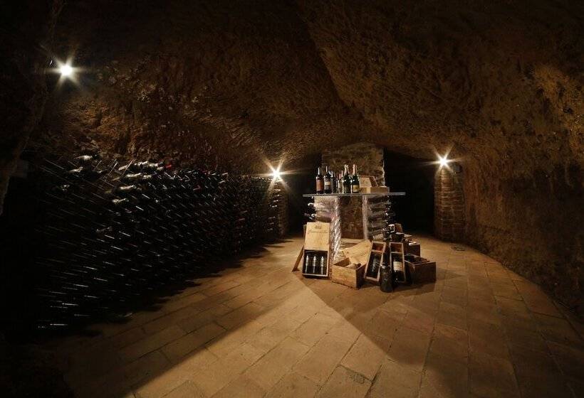 Tenuta Ponziani Griffin S Resort