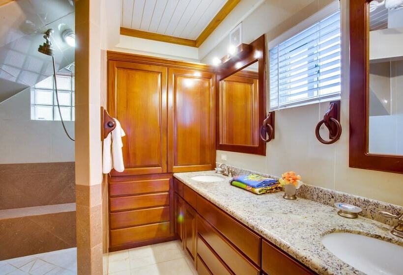 فندق Buttonwood Belize