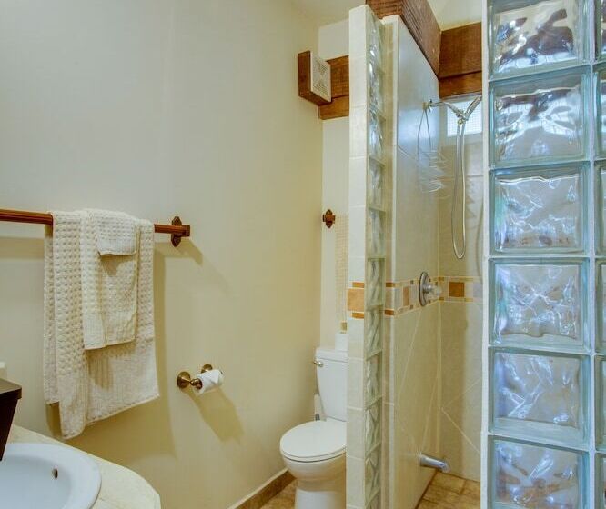 فندق Buttonwood Belize