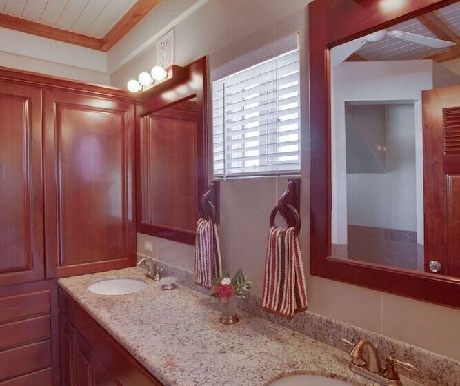 فندق Buttonwood Belize