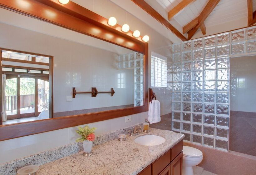 فندق Buttonwood Belize