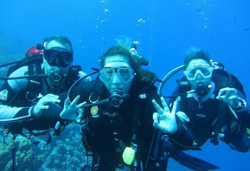 هتل Coral Paradise Resort