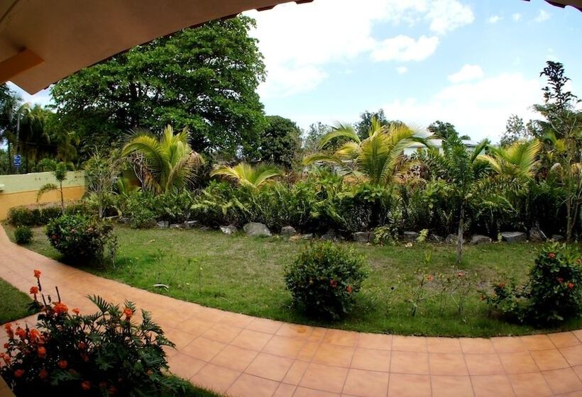 هتل Yukayeke Playa Resort