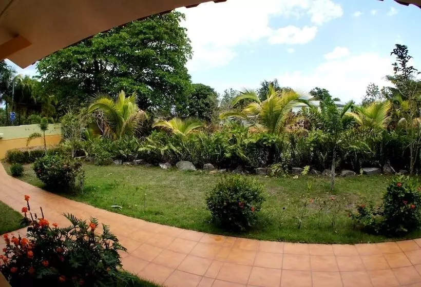 هتل Yukayeke Playa Resort