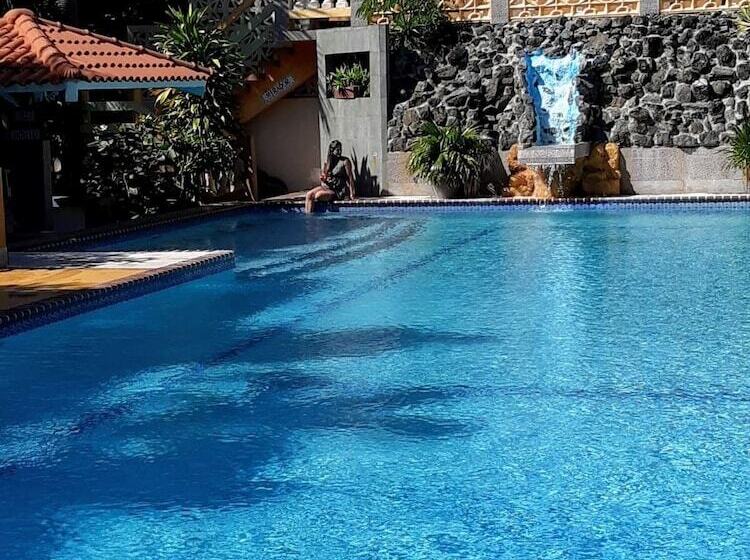 هتل Yukayeke Playa Resort