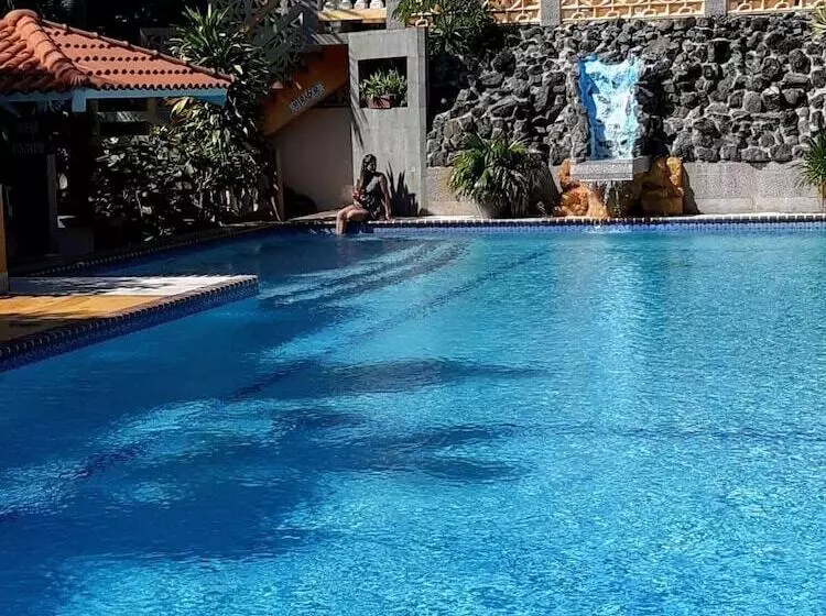 هتل Yukayeke Playa Resort