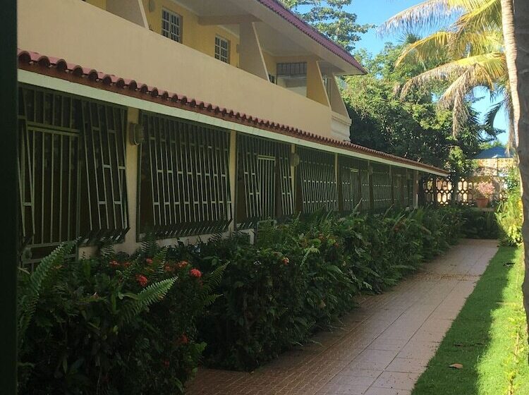 هتل Yukayeke Playa Resort