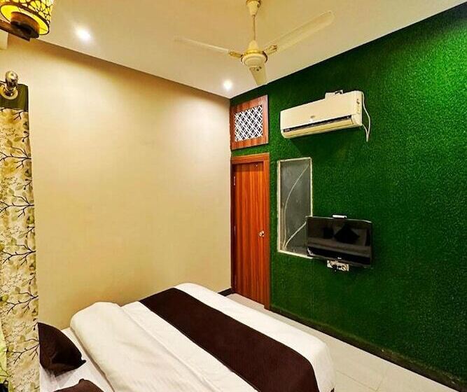 هتل The Galaxy Near Udaipur Airport