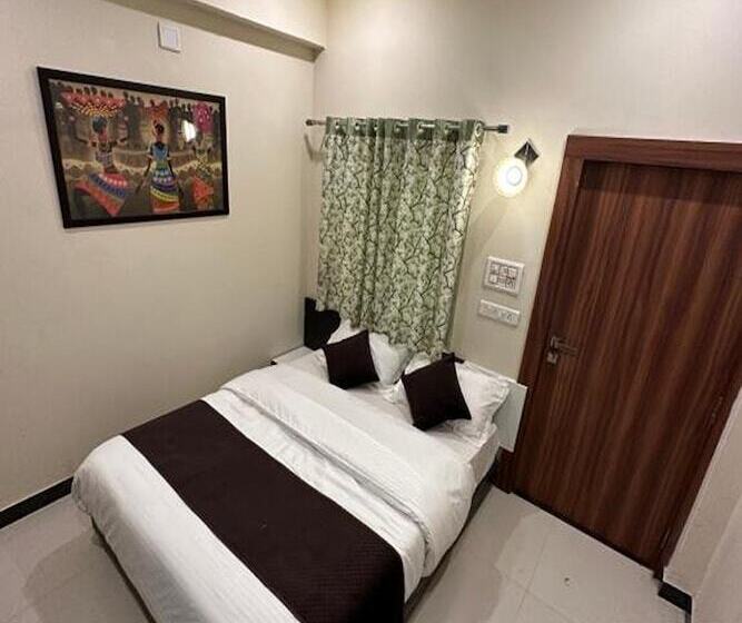 هتل The Galaxy Near Udaipur Airport