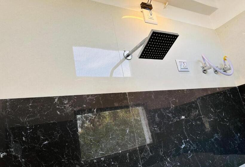 هتل The Galaxy Near Udaipur Airport