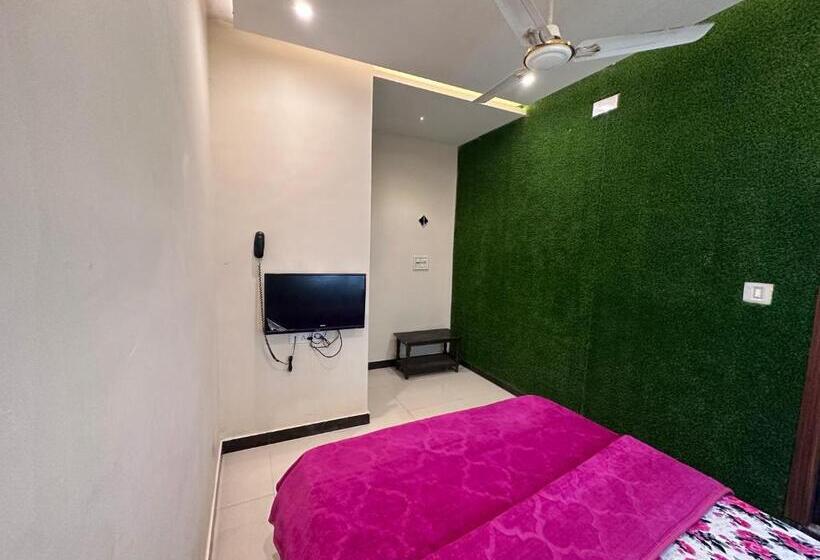 هتل The Galaxy Near Udaipur Airport