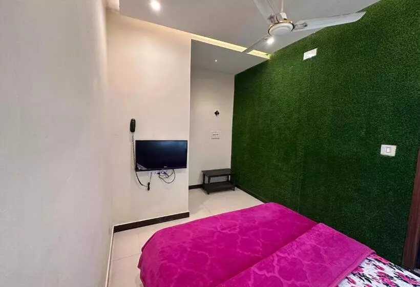 ホテル The Galaxy Near Udaipur Airport