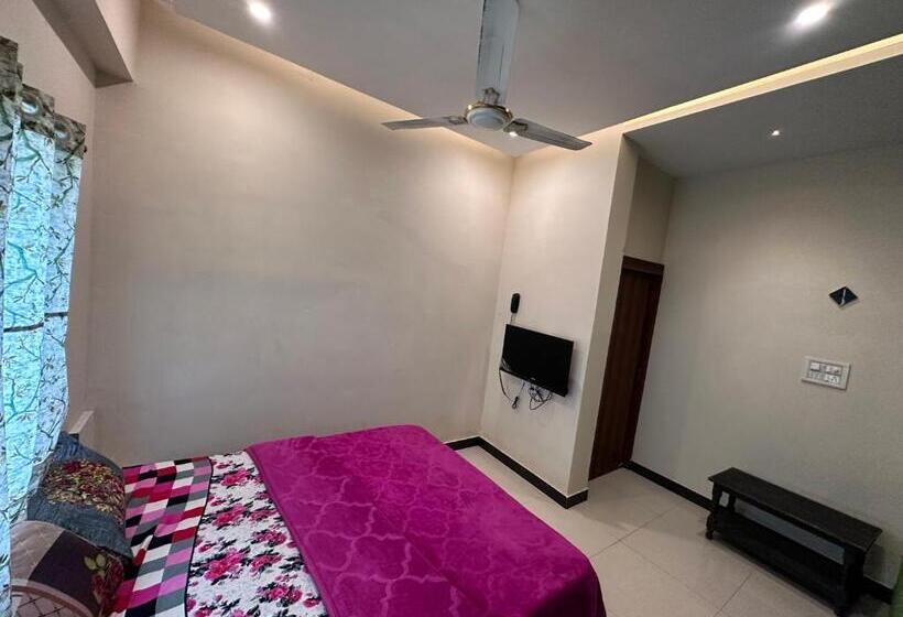 هتل The Galaxy Near Udaipur Airport