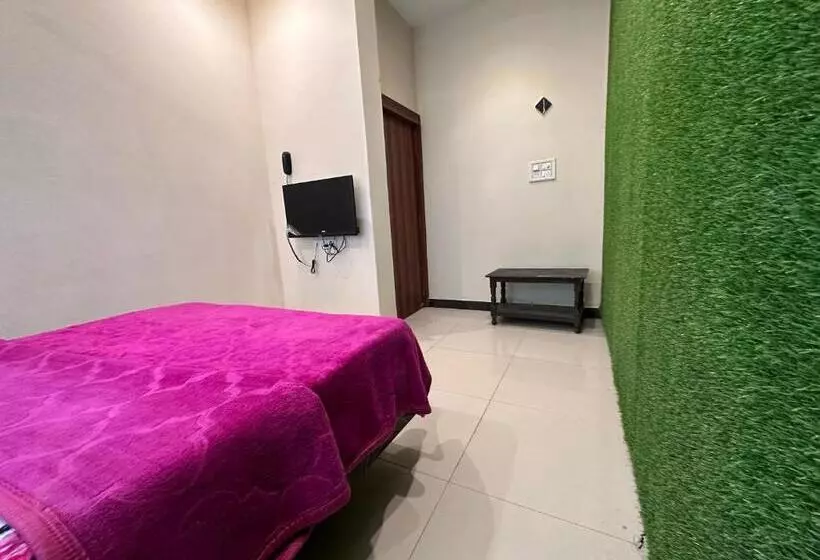 ホテル The Galaxy Near Udaipur Airport