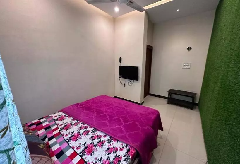 ホテル The Galaxy Near Udaipur Airport