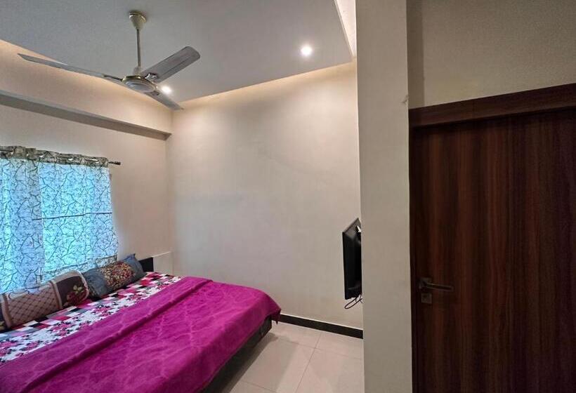 هتل The Galaxy Near Udaipur Airport