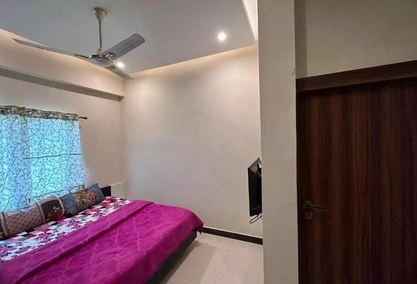 ホテル The Galaxy Near Udaipur Airport