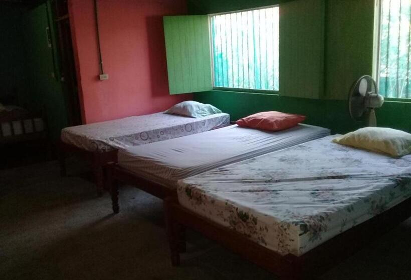 پانسیون Hostal Maria