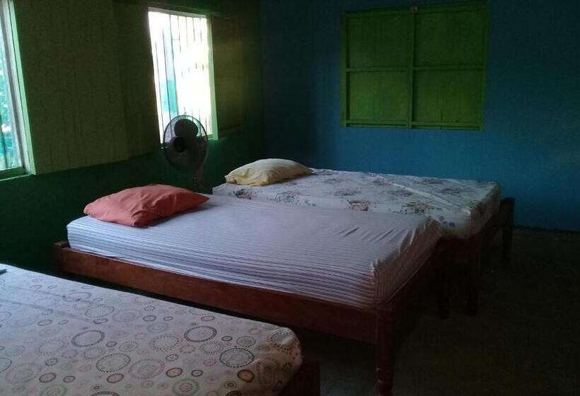 پانسیون Hostal Maria