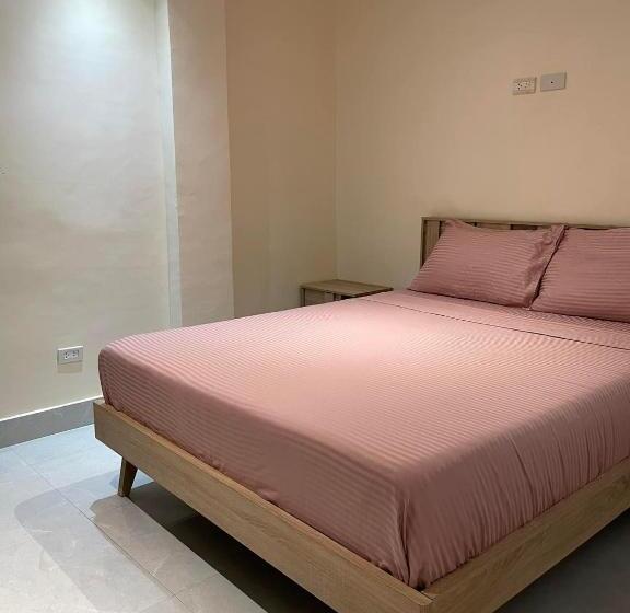 הוסטל Elicon Suites