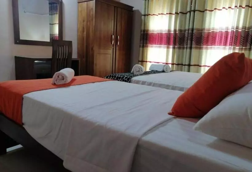 تختخواب و صبحانه Lahiru Airport Villa