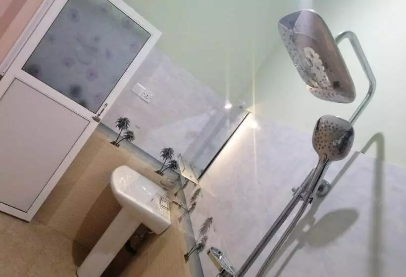 تختخواب و صبحانه Lahiru Airport Villa