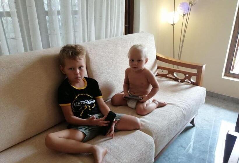 צימר Lahiru Airport Villa