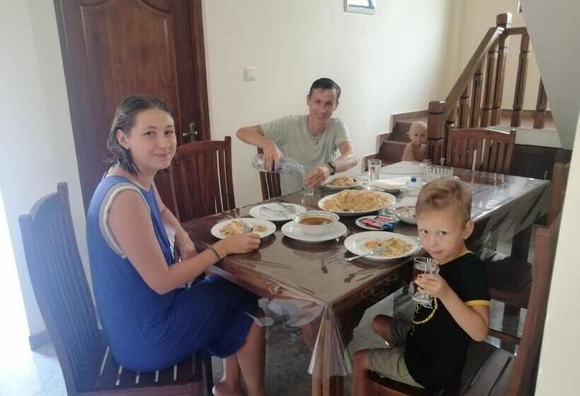 צימר Lahiru Airport Villa