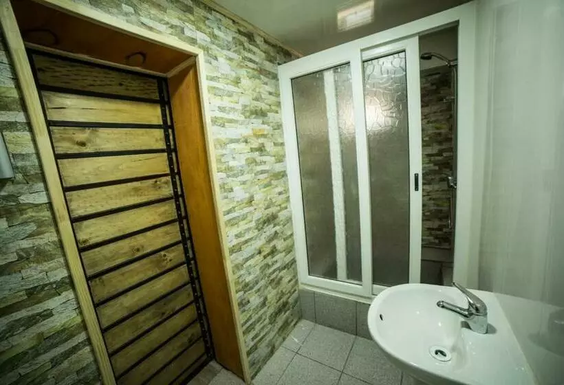 هتل Low Cost Y Restaurant Colón