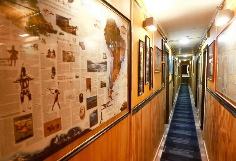 Hotel Low Cost Y Restaurant Colón