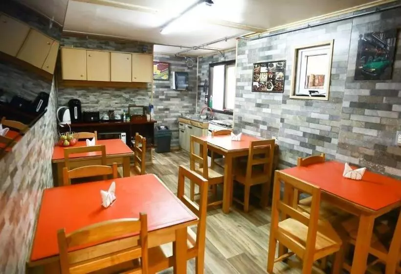 هتل Low Cost Y Restaurant Colón