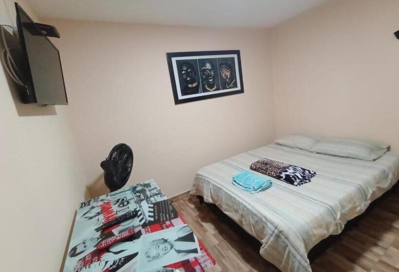 Pension (Hôtel basse catégorie) Hostal Avanza