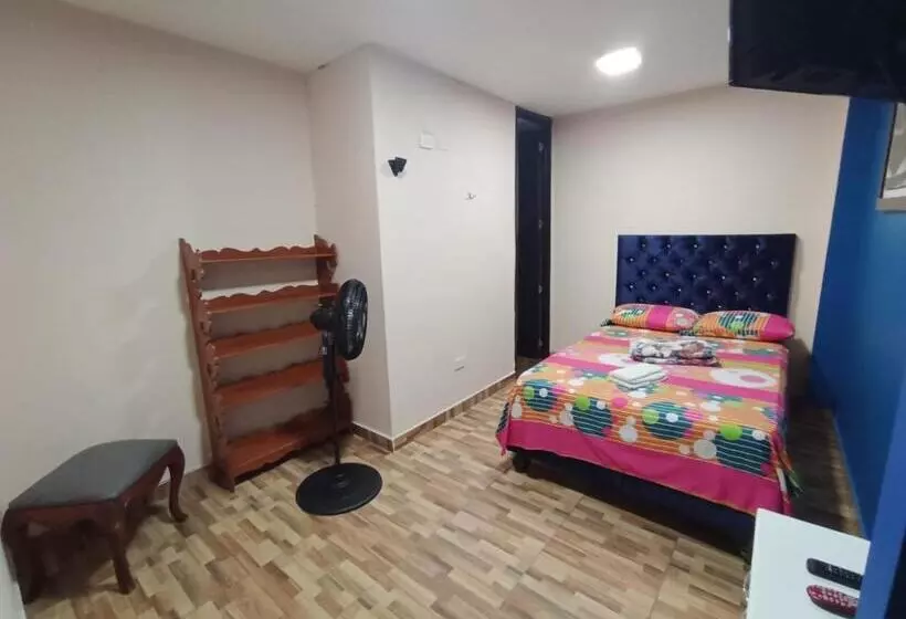 ペンション Hostal Avanza