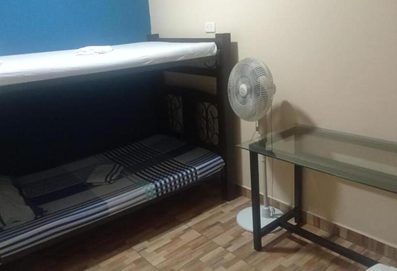 Pension (Hôtel basse catégorie) Hostal Avanza