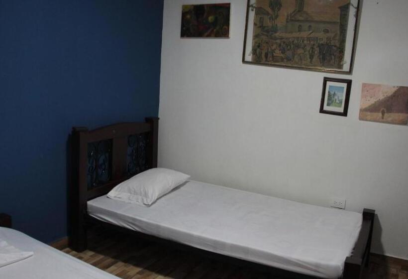 Pension (Hôtel basse catégorie) Hostal Avanza