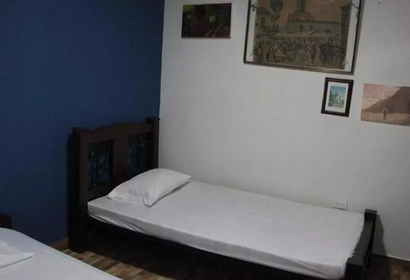 ペンション Hostal Avanza